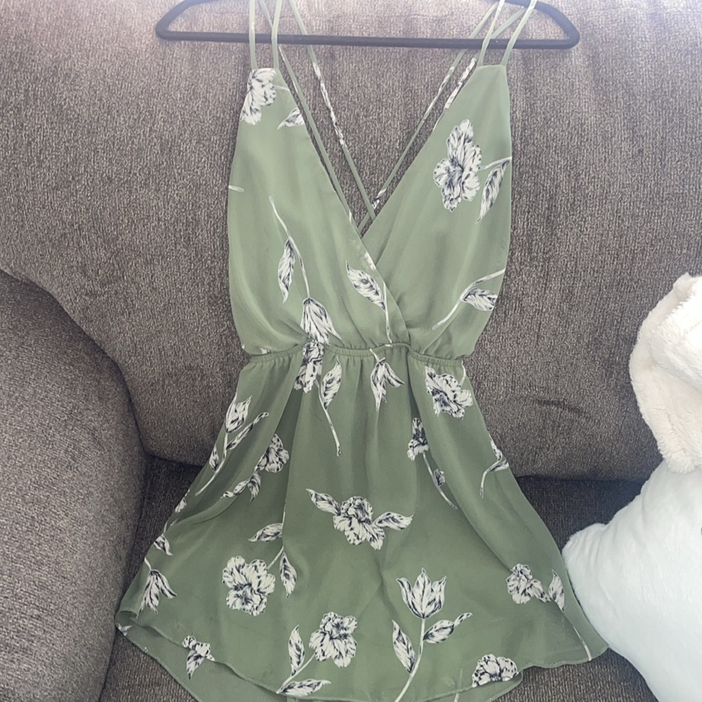 Open back, criss-cross back, mini dress